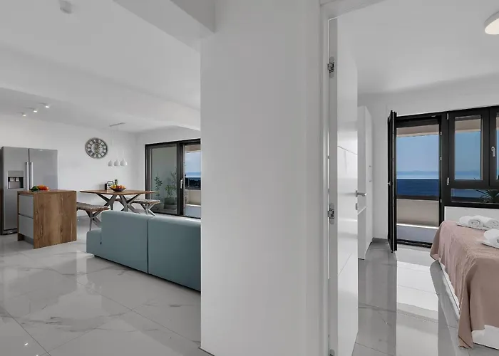 דירה Luxury Penthouse Roma מאקרסקה